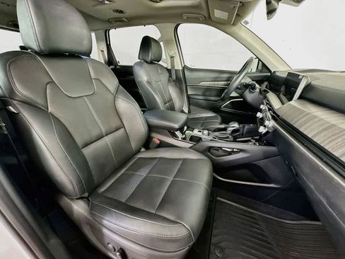 Used 2024 Kia Telluride EX w/ EX Captain's Chair Package FWD image 14