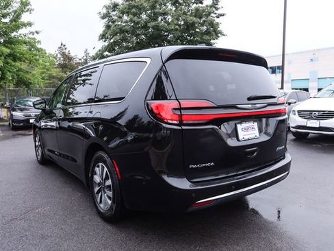 Used 2022 Chrysler Pacifica Touring-L w/ Uconnect Theater Family Group FWD image 11