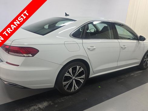 Used 2021 Volkswagen Passat 2.0T SE FWD image 4
