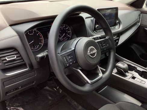 Used 2023 Nissan Rogue S image 31