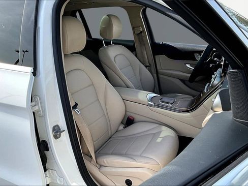 Used 2020 Mercedes-Benz GLC 350e 4MATIC image 30