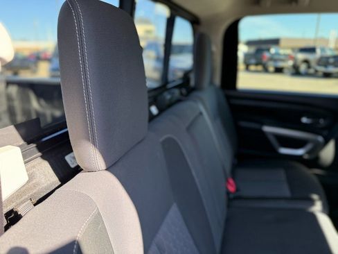 Used 2021 Nissan Titan SV image 13