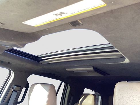 Used 2019 Cadillac Escalade Platinum image 32