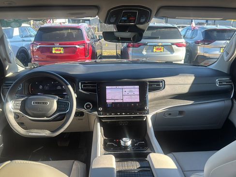 Used 2023 Jeep Wagoneer Series III w/ Premium Group I image 33