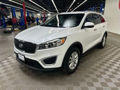 Used 2017 Kia Sorento FWD image 3