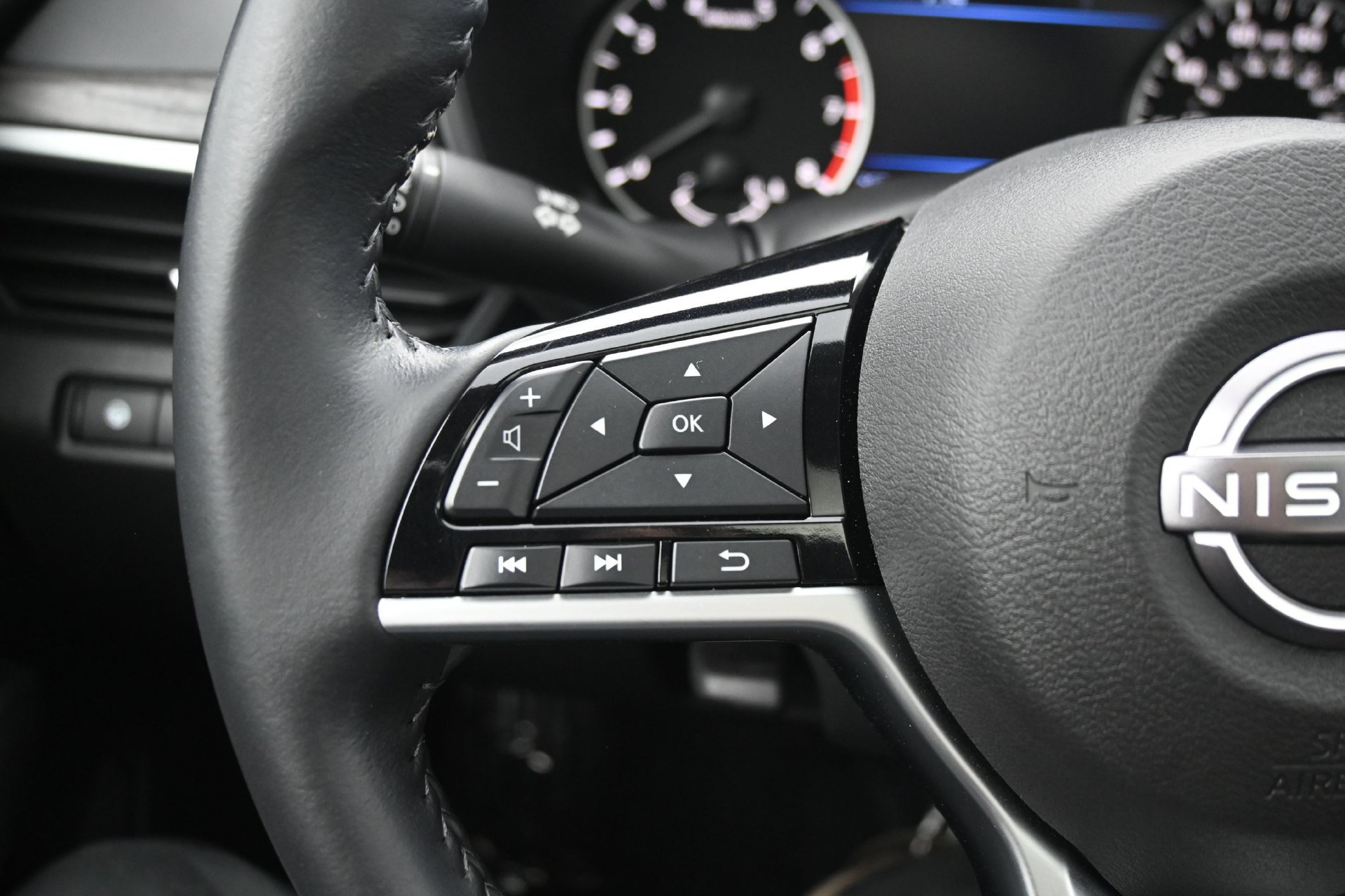 Used 2024 Nissan Altima 2.5 SV w/ SV Premium Package AWD/4WD image 19