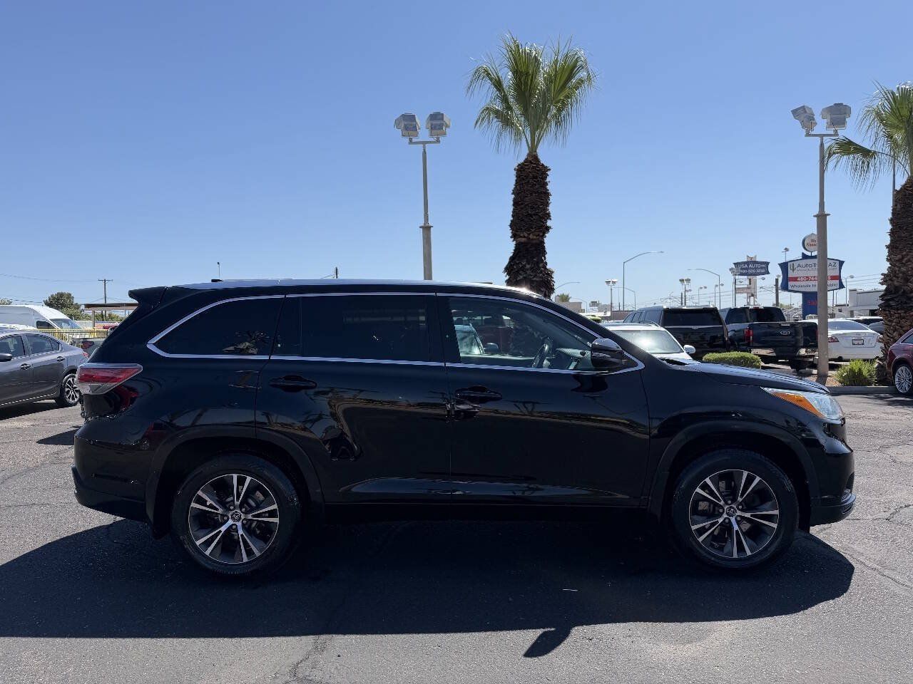 Used 2016 Toyota Highlander XLE AWD/4WD image 4