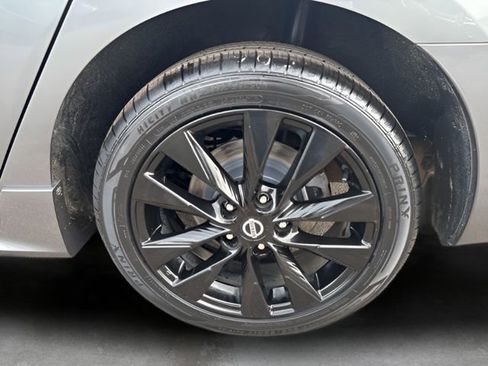 Used 2018 Nissan Sentra SR w/ SR Midnight Edition Package image 10