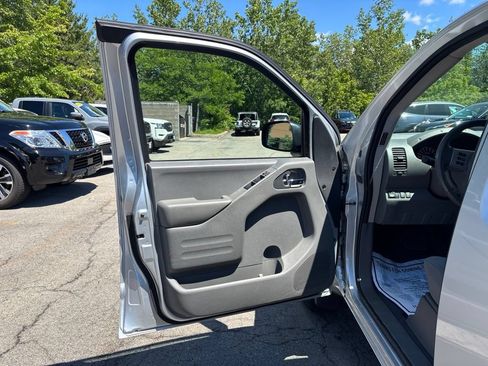 Used 2019 Nissan Frontier SV AWD/4WD image 15