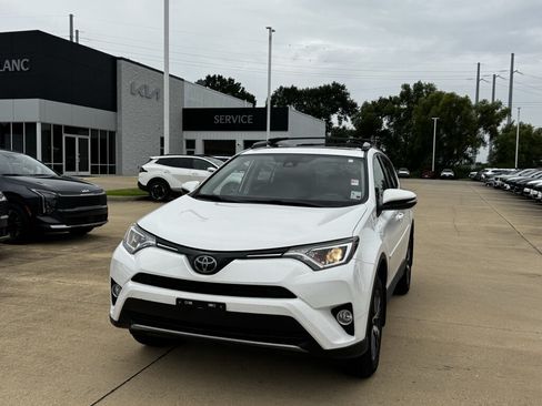 Used 2018 Toyota RAV4 XLE w/ Plus Extra Value Package FWD image 5
