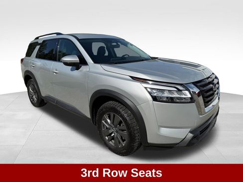 Used 2025 Nissan Pathfinder SV AWD/4WD image 9