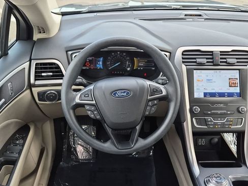 Used 2020 Ford Fusion SE FWD image 21
