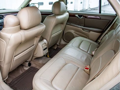 Used 2005 Cadillac De Ville w/ Equipment Group image 23