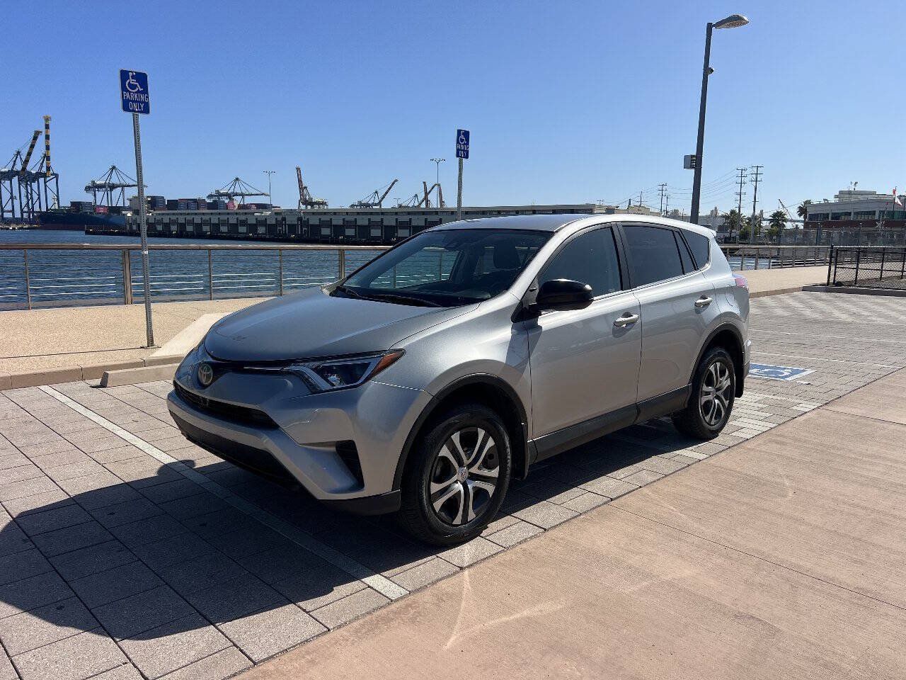 Used 2018 Toyota RAV4 LE w/ Carpet Mat Package FWD image 2