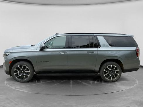 Used 2022 Chevrolet Suburban RST w/ Luxury Package AWD/4WD image 6