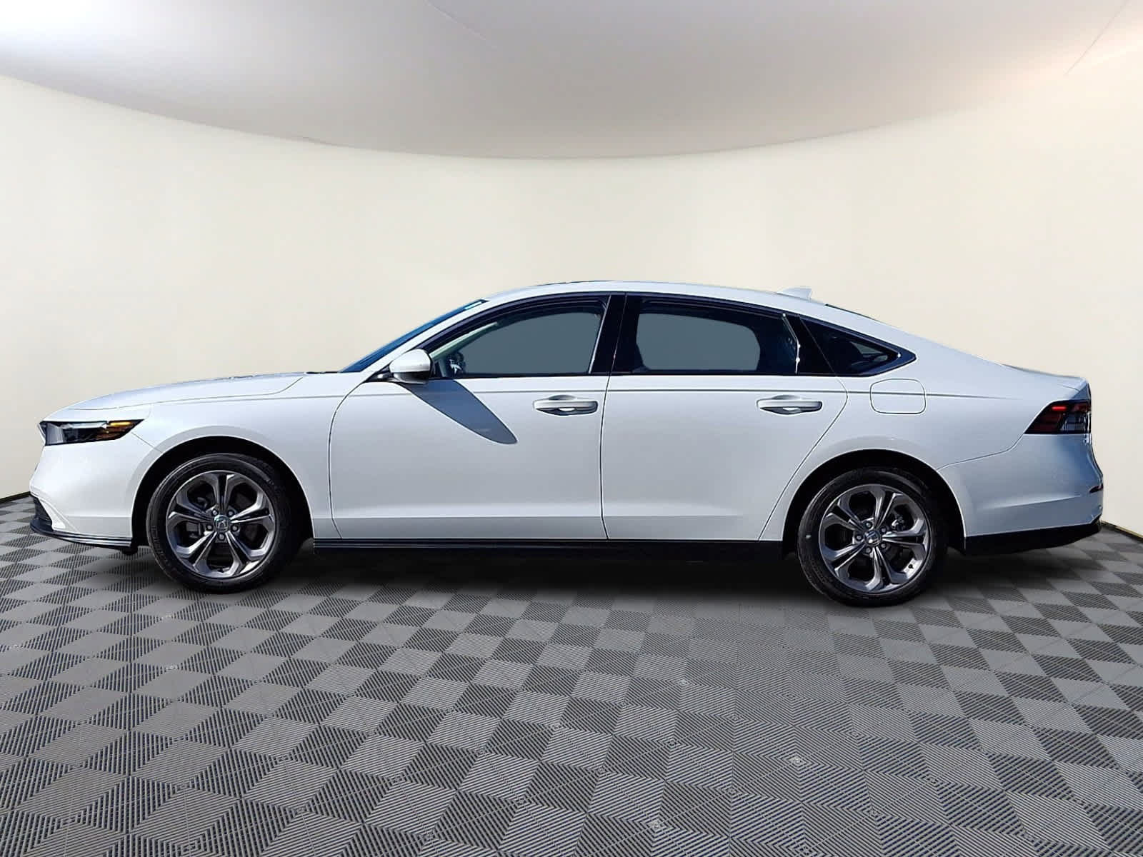 Used 2024 Honda Accord EX image 8