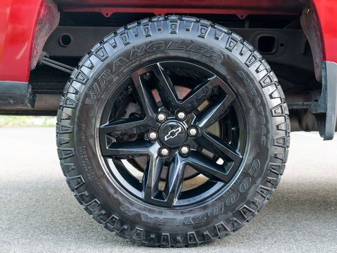 Used 2021 Chevrolet Silverado 1500 Custom Trail Boss AWD/4WD image 15