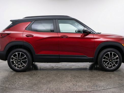 Used 2025 Chevrolet TrailBlazer LT image 11