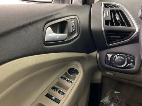 Used 2013 Ford C-MAX SEL image 19