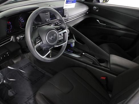Certified 2023 Hyundai Elantra SE FWD image 19