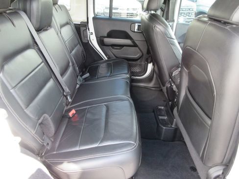 Used 2018 Jeep Wrangler Unlimited Sahara AWD/4WD image 18