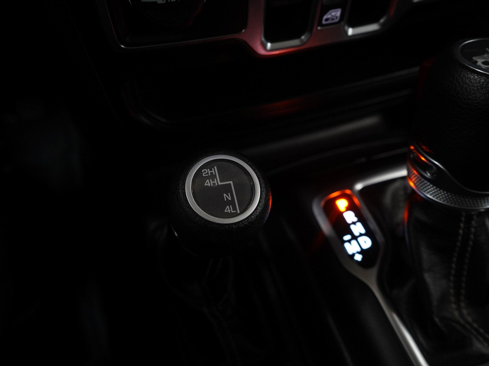 Used 2019 Jeep Wrangler Unlimited Sahara w/ Uconnect 4C Nav & Sound Group AWD/4WD image 27