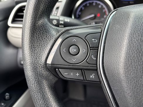 Used 2018 Toyota Camry LE image 14