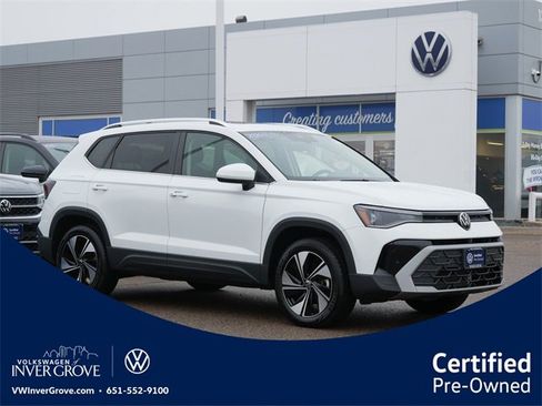 Certified 2025 Volkswagen Taos SE image 1