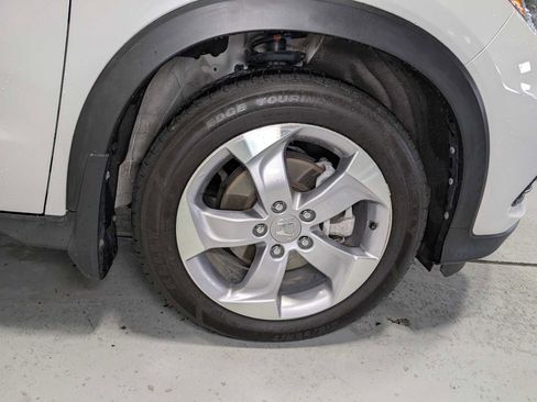 Used 2020 Honda HR-V LX image 3