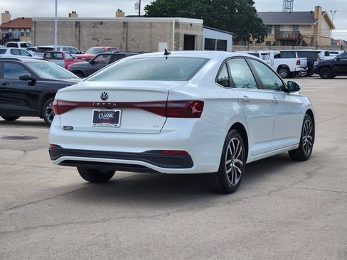 Used 2025 Volkswagen Jetta SE FWD image 14