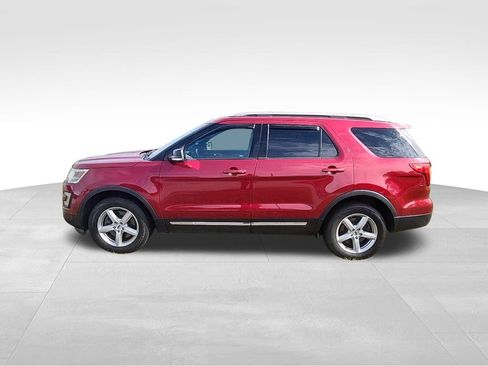Used 2017 Ford Explorer XLT w/ Equipment Group 202A AWD/4WD image 17