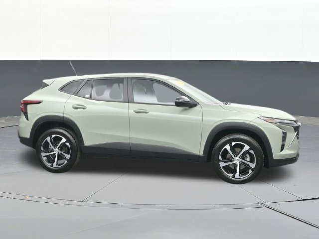 Used 2024 Chevrolet Trax RS FWD image 17
