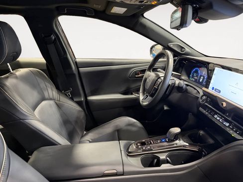 Used 2025 Toyota Crown Signia Limited image 16