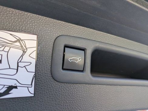 Used 2022 Toyota Highlander Platinum image 22