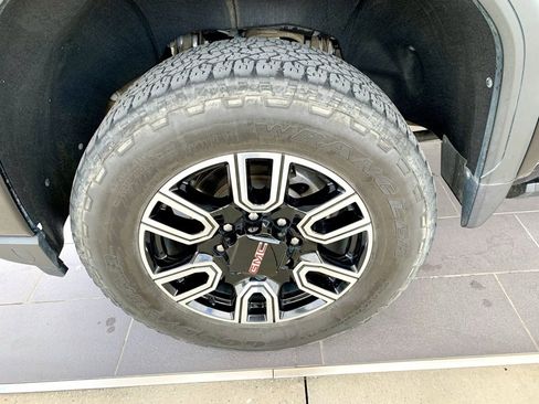 Used 2022 GMC Sierra 2500 AT4 w/ AT4 Preferred Package image 9