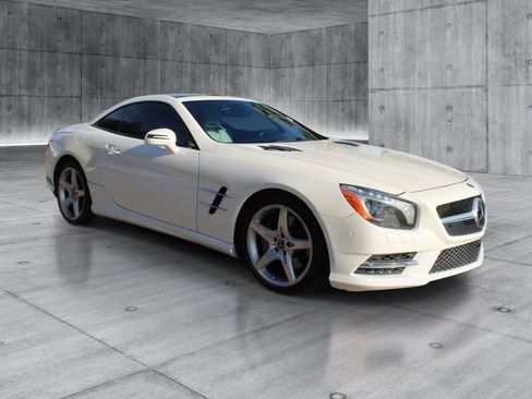 Used 2014 Mercedes-Benz SL 550 w/ Driver Assistance Package image 7