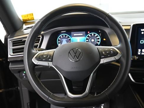 Used 2024 Volkswagen Atlas Cross Sport SE AWD/4WD image 3