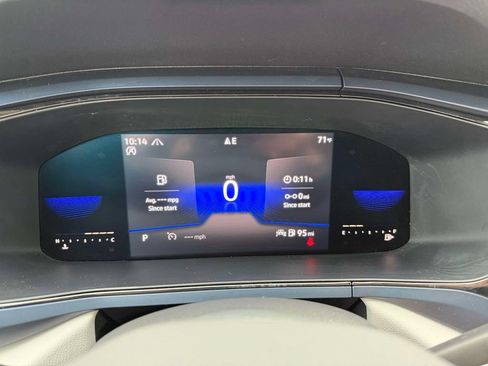 Used 2022 Volkswagen Taos SE w/ Panoramic Sunroof Package FWD image 28