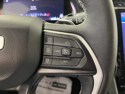 Used 2023 Jeep Grand Cherokee Limited image 21