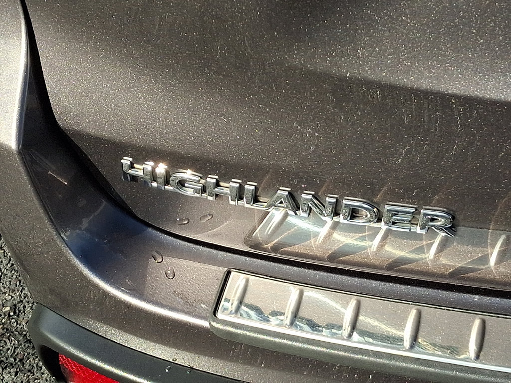 Certified 2019 Toyota Highlander SE AWD/4WD image 32