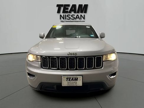 Used 2018 Jeep Grand Cherokee Laredo AWD/4WD image 2