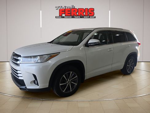 Used 2017 Toyota Highlander XLE AWD/4WD image 1
