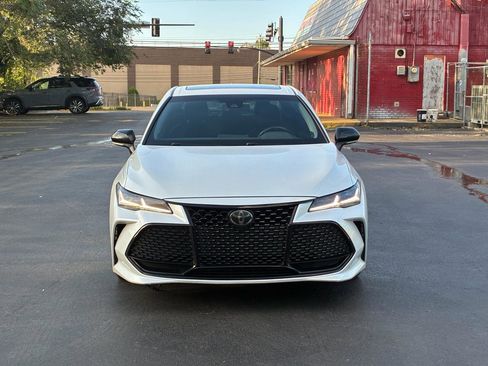 Used 2019 Toyota Avalon Touring FWD image 3