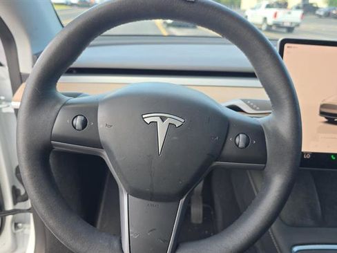 Used 2023 Tesla Model Y Long Range AWD/4WD image 4