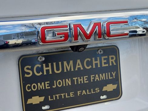 Used 2023 GMC Acadia SLE image 36