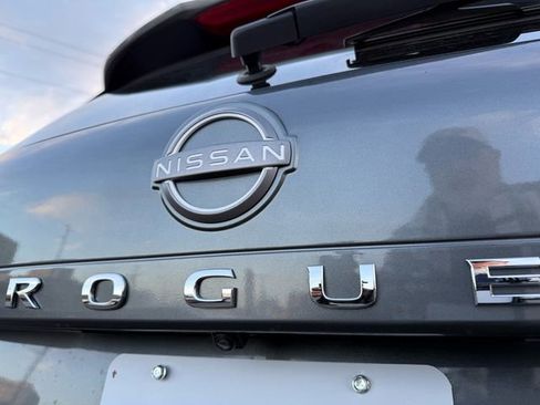 Used 2023 Nissan Rogue S image 33