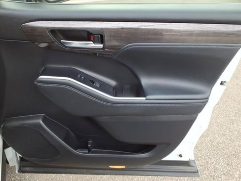 Used 2023 Toyota Highlander Platinum image 17