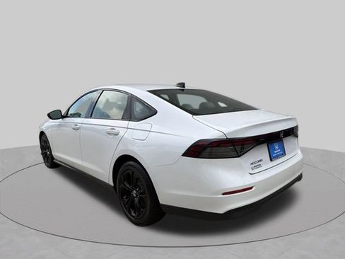 Certified 2025 Honda Accord SE image 3