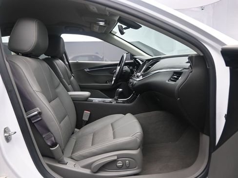 Used 2016 Chevrolet Impala LT image 25