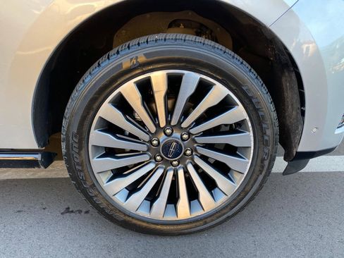 Used 2019 Lincoln Navigator L Reserve w/ Cargo Package image 10